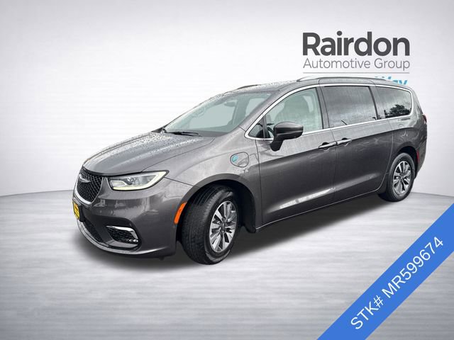 Used 2021 Chrysler Pacifica Touring-L image 3