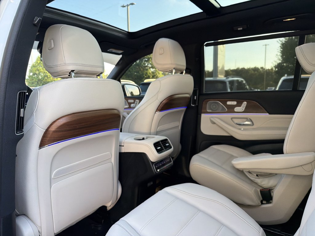 Used 2025 Mercedes-Benz GLS 580 4MATIC image 12