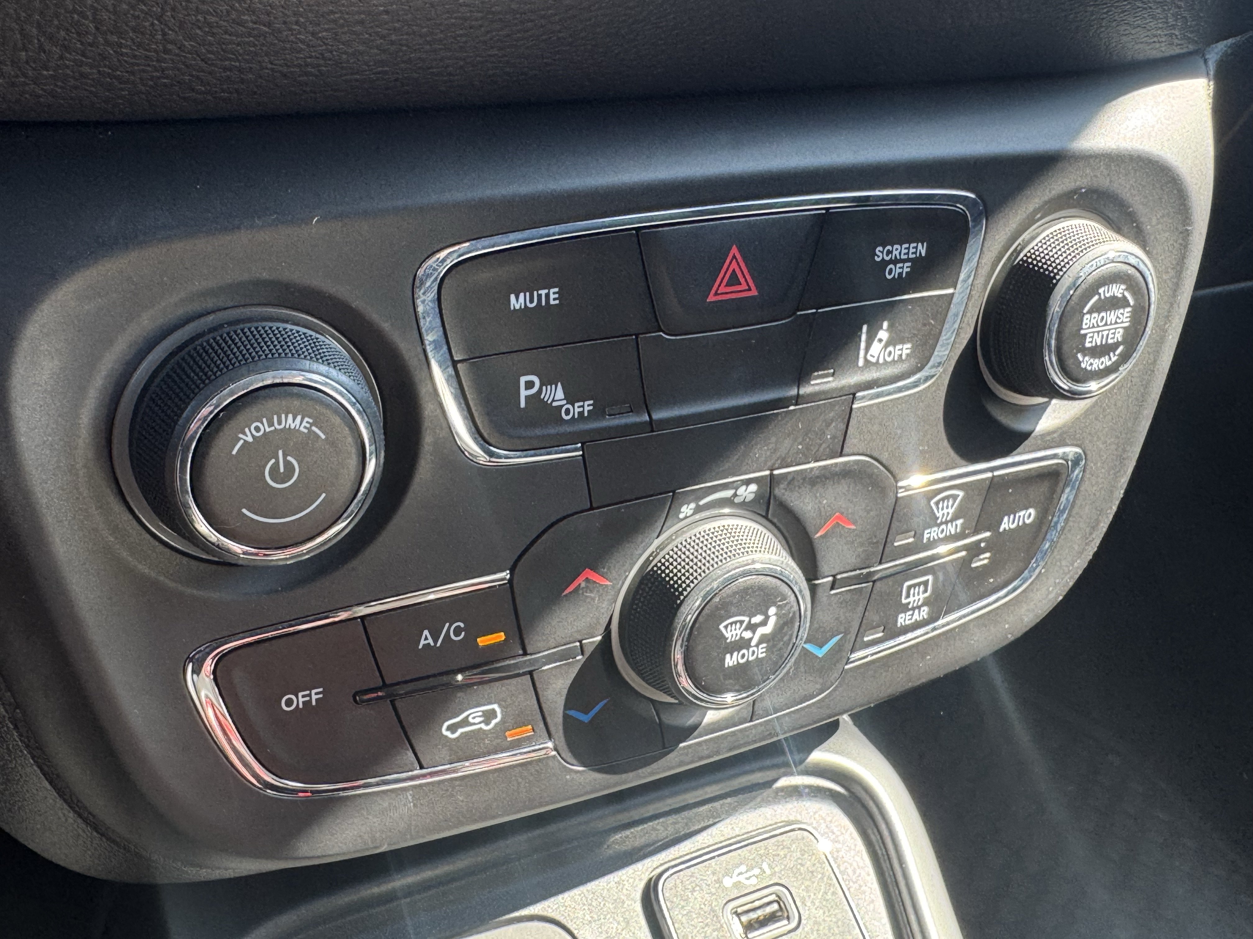 Used 2019 Jeep Compass Trailhawk w/ Leather Interior Group AWD/4WD image 24