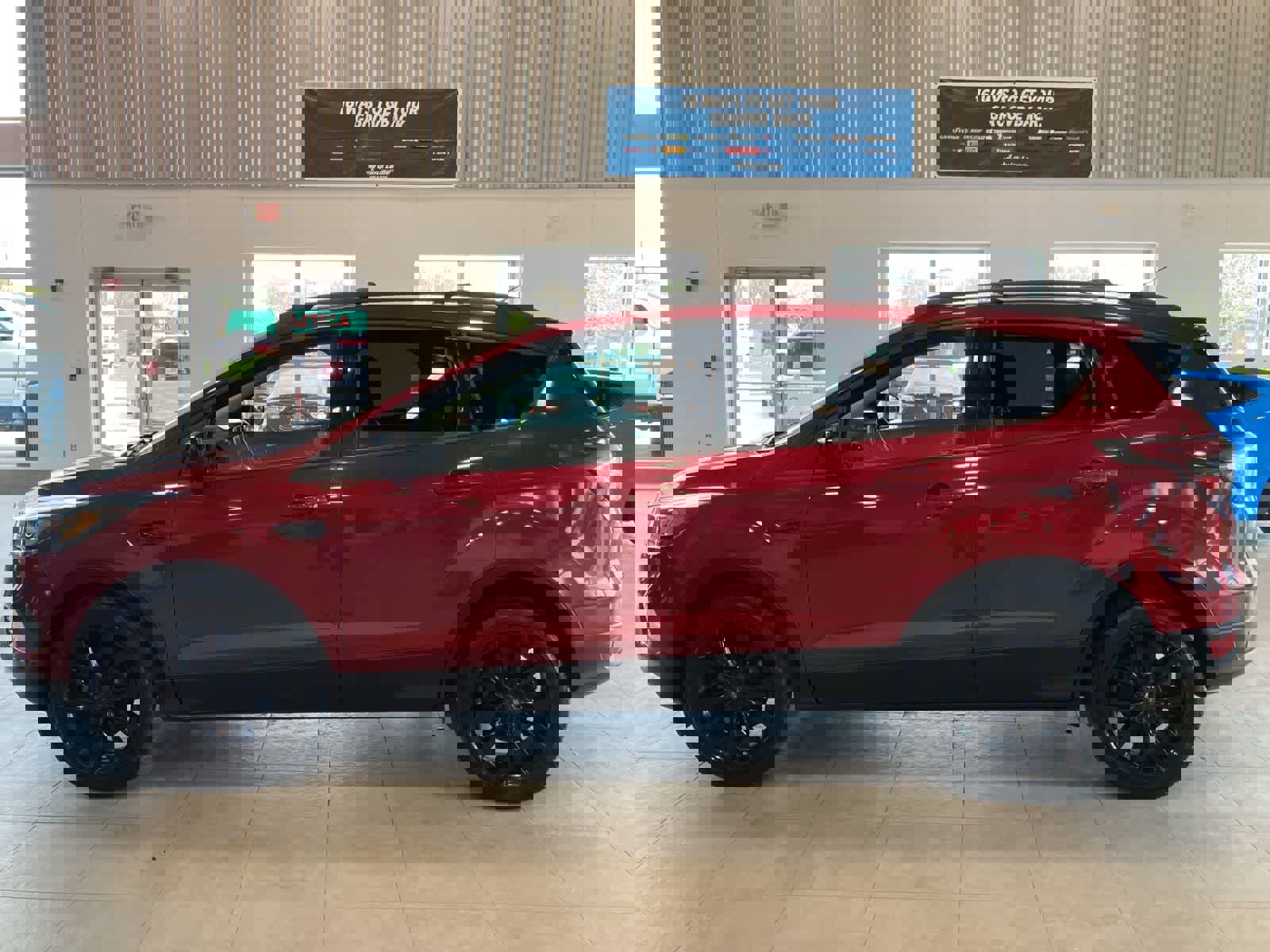 Used 2017 Ford Escape SE w/ Equipment Group 201A FWD image 8