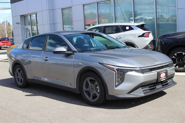 Used 2025 Kia K4 LXS image 1