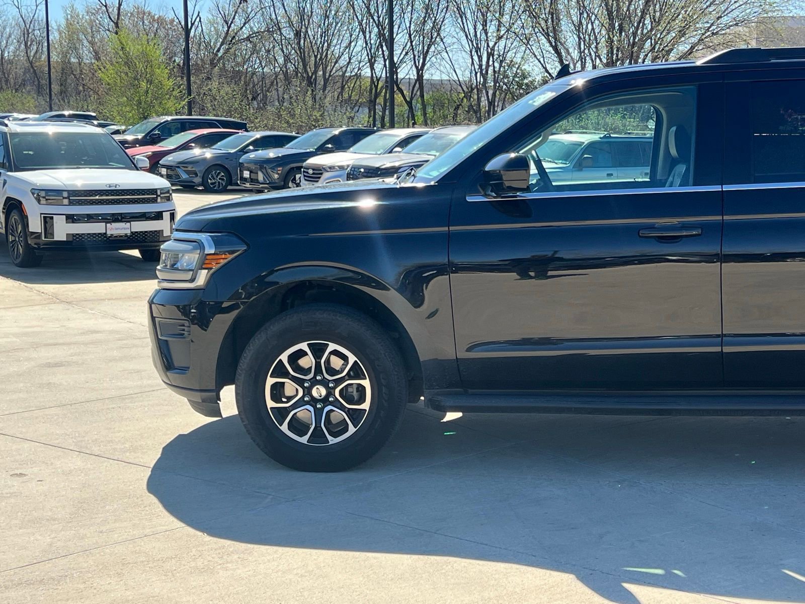 Used 2024 Ford Expedition Max XLT image 7