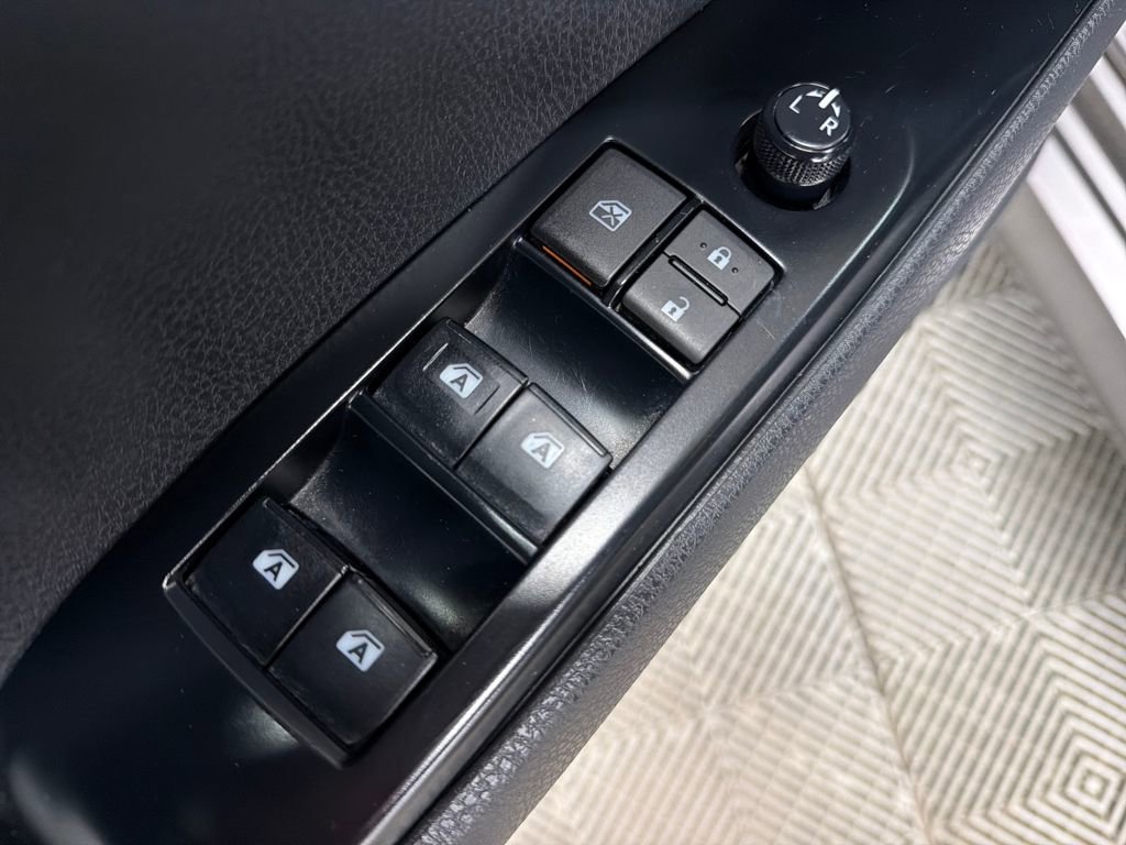 Used 2019 Toyota Camry L image 16