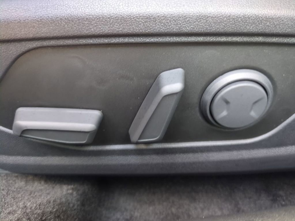 New 2026 Hyundai Elantra Limited image 21