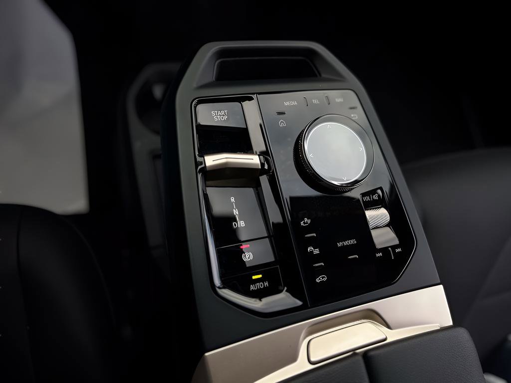 Used 2022 BMW iX xDrive50 w/ Convenience Package image 14