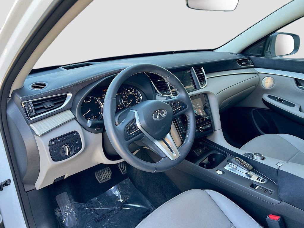 Used 2023 INFINITI QX50 Sensory image 9