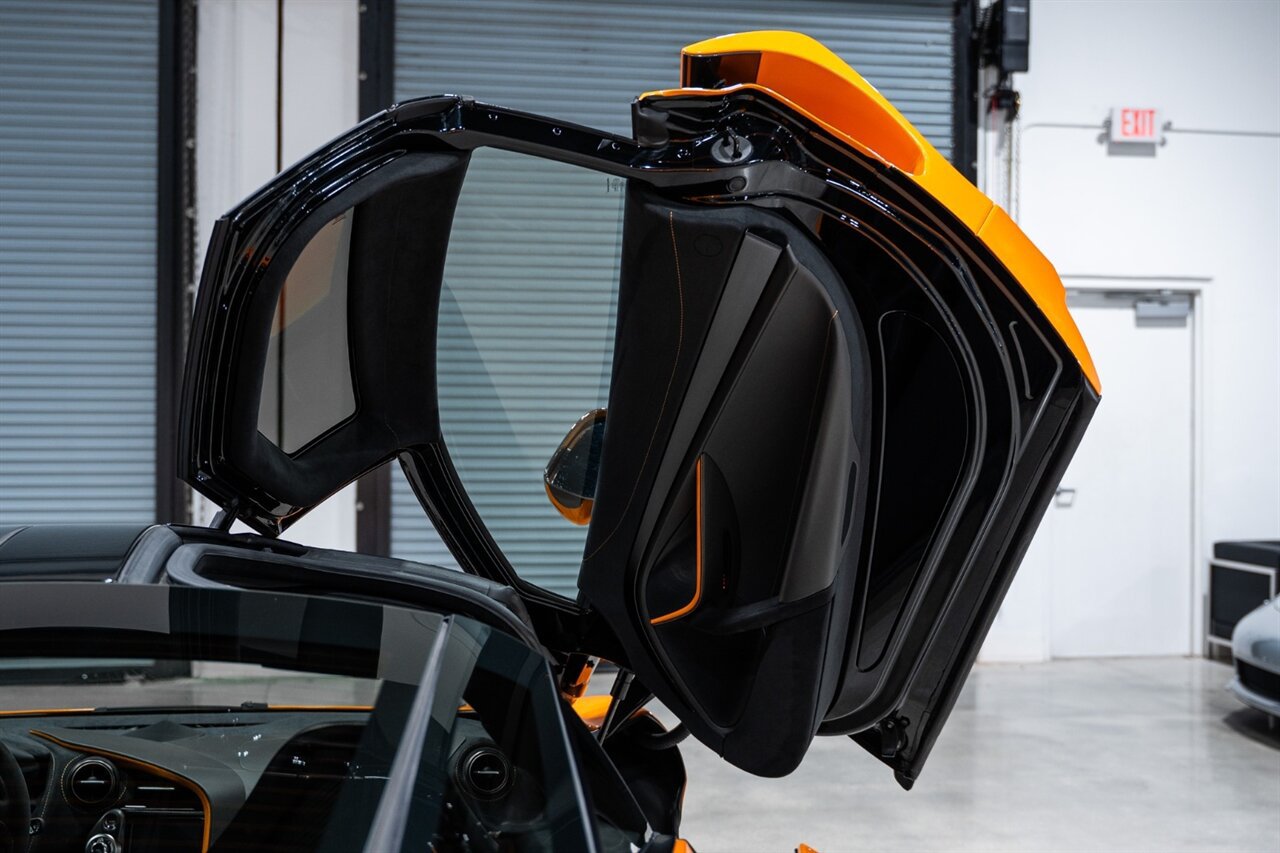 Used 2019 McLaren 720S Performance RWD image 30