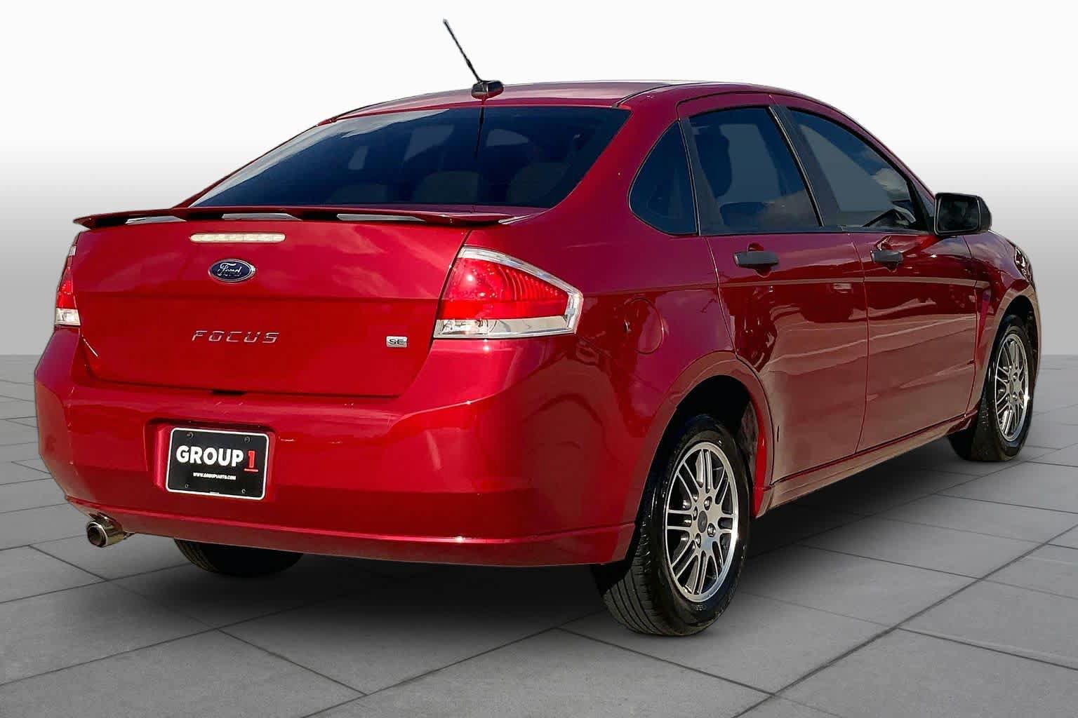 Used 2010 Ford Focus SE FWD image 12
