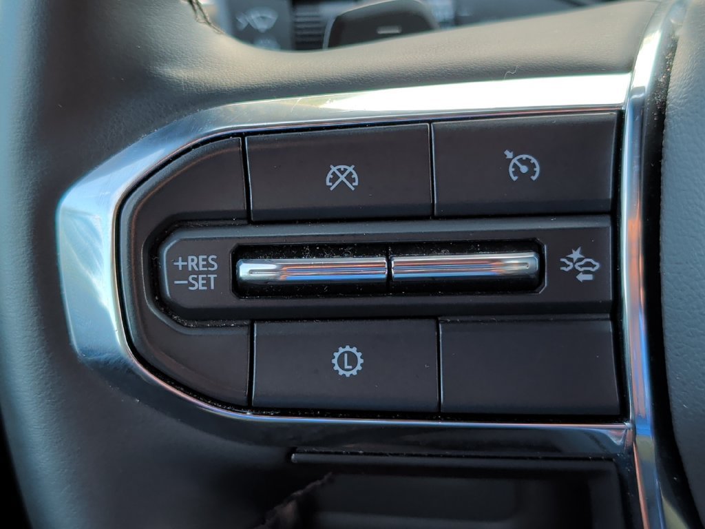 Used 2025 GMC Yukon Denali AWD/4WD image 12