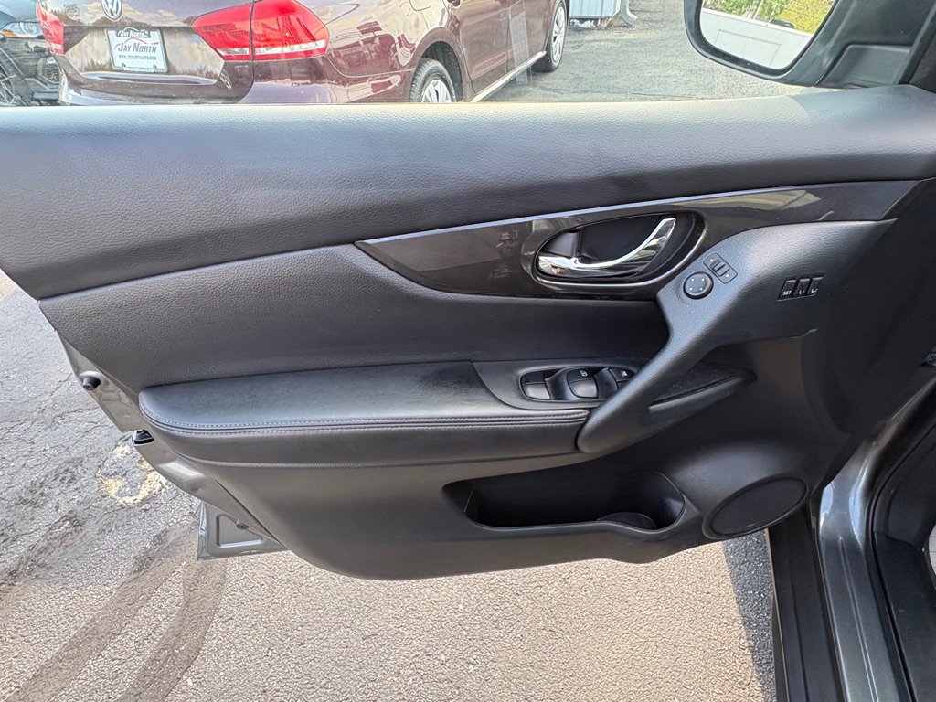 Used 2020 Nissan Rogue SV w/ Premium Package FWD image 8