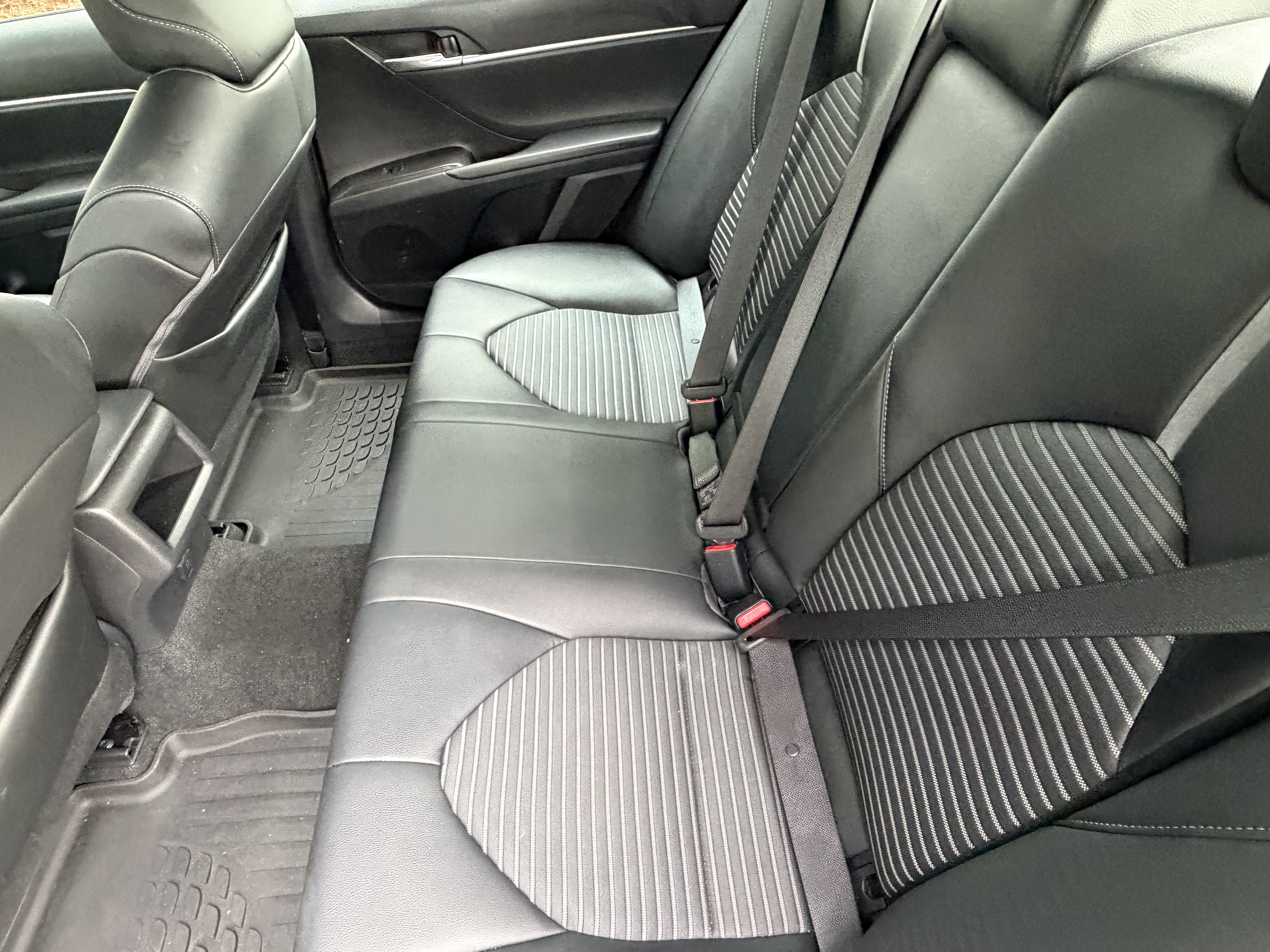 Used 2023 Toyota Camry SE FWD image 31