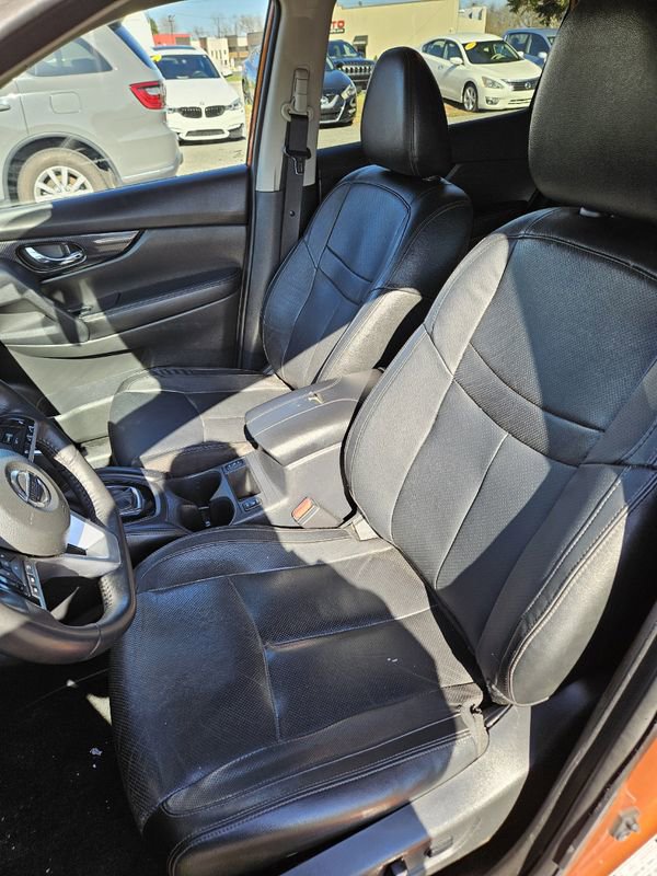 Used 2018 Nissan Rogue SL w/ Premium Package image 15