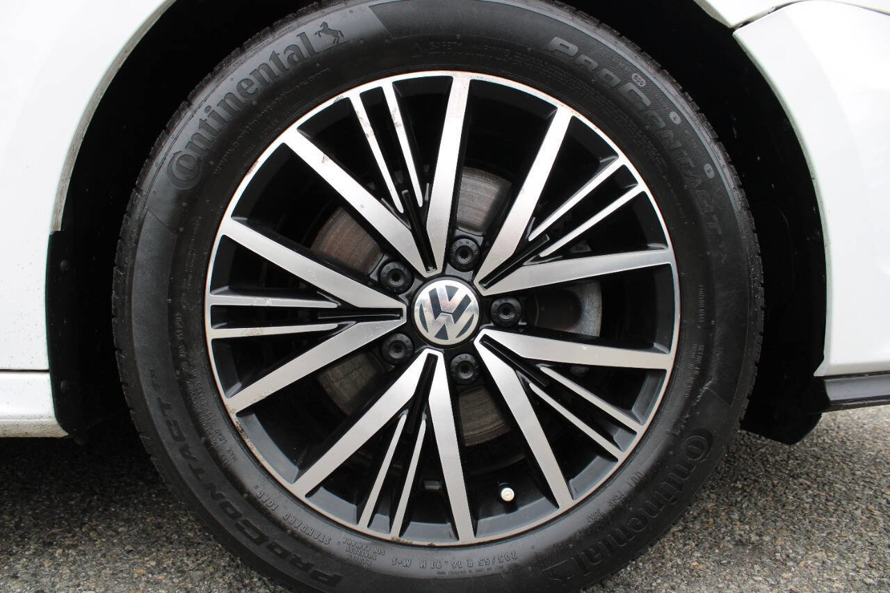 Used 2018 Volkswagen Jetta Wolfsburg Edition image 21