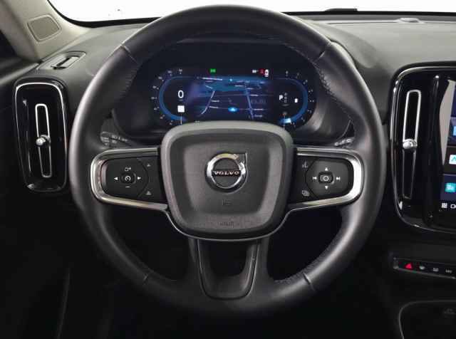 Certified 2025 Volvo XC40 B5 Core image 21