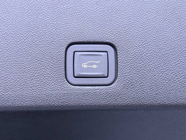 Certified 2025 Cadillac XT6 Sport w/ Platinum Package AWD/4WD image 13