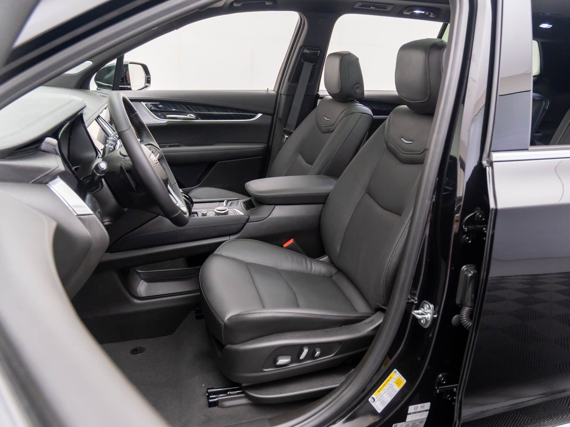 New 2025 Cadillac XT6 Premium Luxury image 18