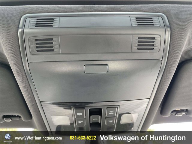 Certified 2019 Volkswagen Jetta R-Line w/ R-Line Cold Weather Package image 31