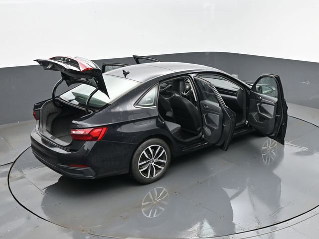 Used 2025 Volkswagen Jetta SE FWD image 27