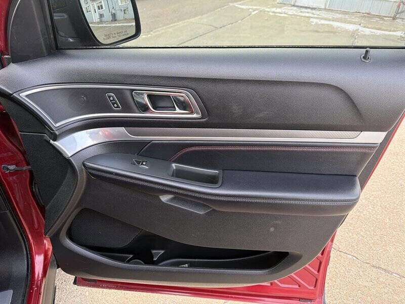 Used 2017 Ford Explorer Sport w/ Equipment Group 401A image 23