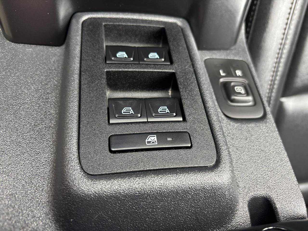 Used 2025 Ford Bronco Badlands image 23