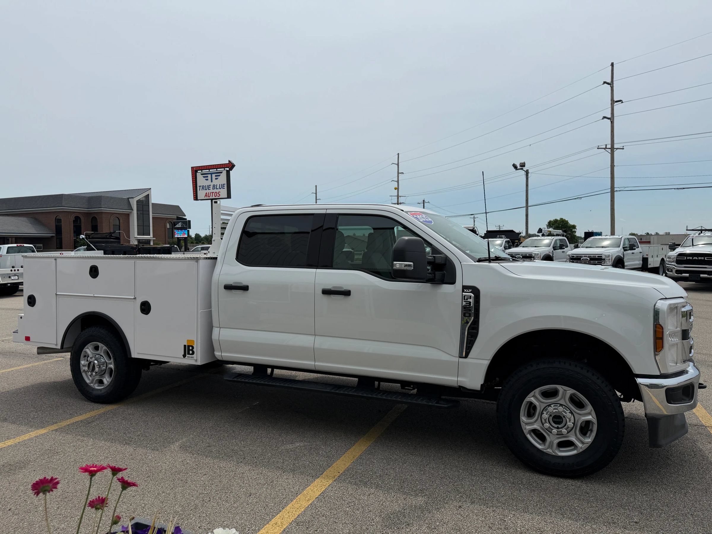 Used 2025 Ford F350 XLT AWD/4WD image 9