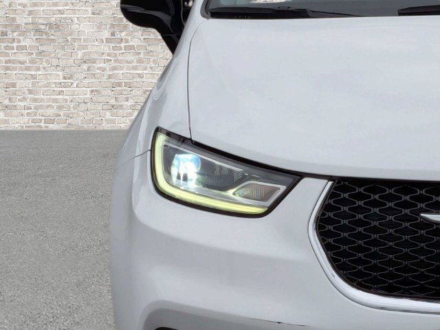 Used 2024 Chrysler Pacifica Touring-L FWD image 10