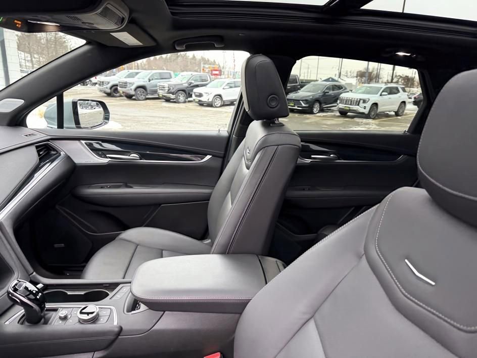 Used 2025 Cadillac XT5 Premium Luxury image 13