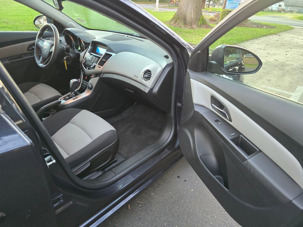 Used 2016 Chevrolet Cruze LS image 14