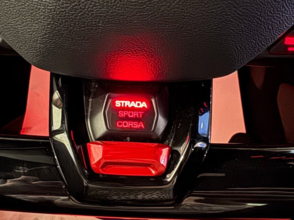 Used 2020 Lamborghini Huracan EVO image 44