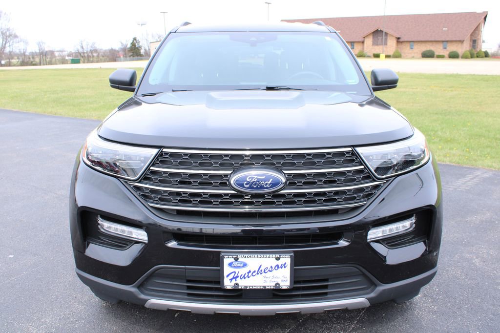 Used 2024 Ford Explorer XLT w/ Equipment Group 202A image 2