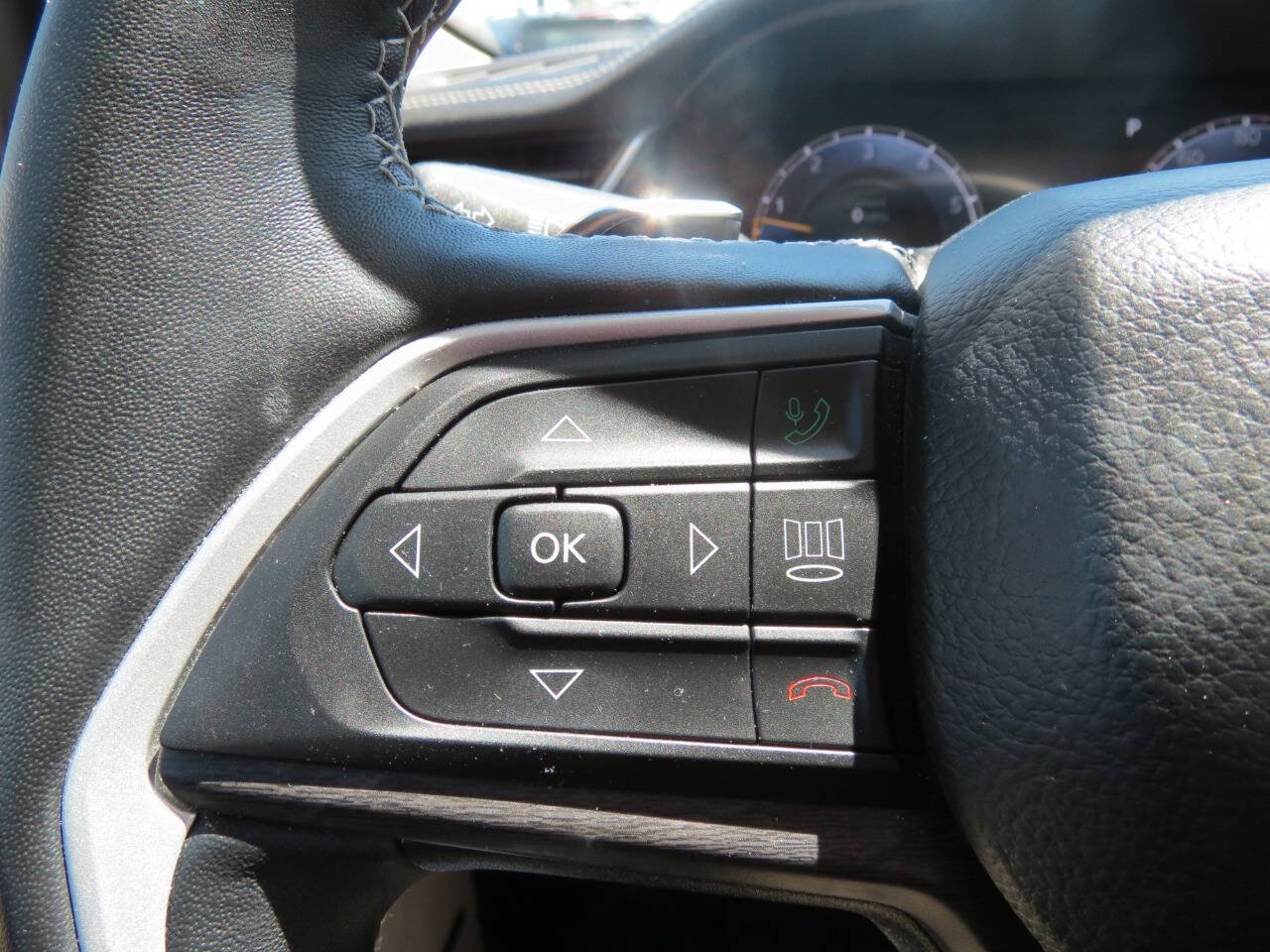 Used 2022 Jeep Grand Cherokee Limited AWD/4WD image 13