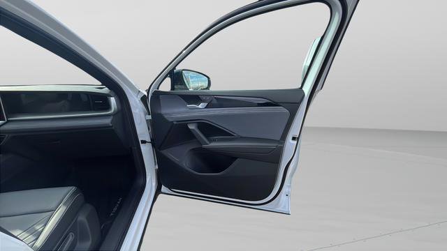 New 2026 Volkswagen Tiguan SE R-Line AWD/4WD image 26