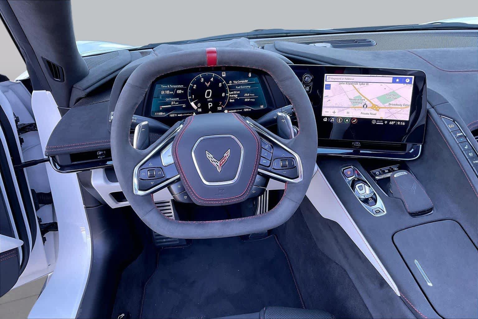 Used 2023 Chevrolet Corvette Stingray Premium Conv w/ Z51 Performance Package RWD image 7