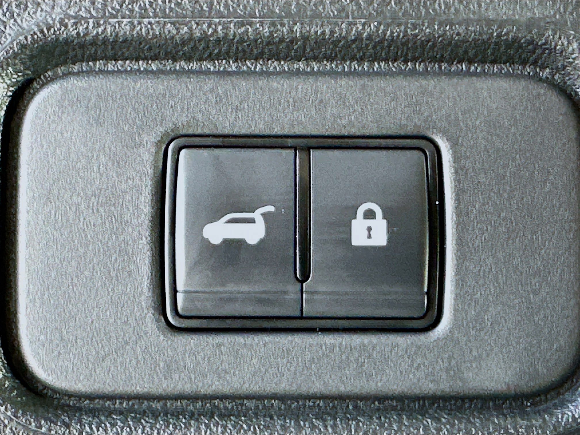 Used 2025 Nissan Pathfinder SV image 30