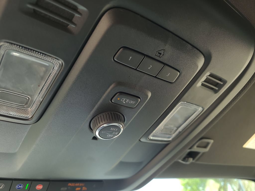 Used 2023 GMC Yukon SLT RWD image 24