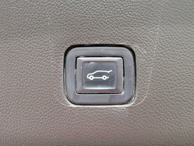 Used 2022 Chevrolet Traverse LT image 11
