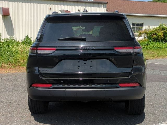Certified 2023 Jeep Grand Cherokee Altitude AWD/4WD image 7