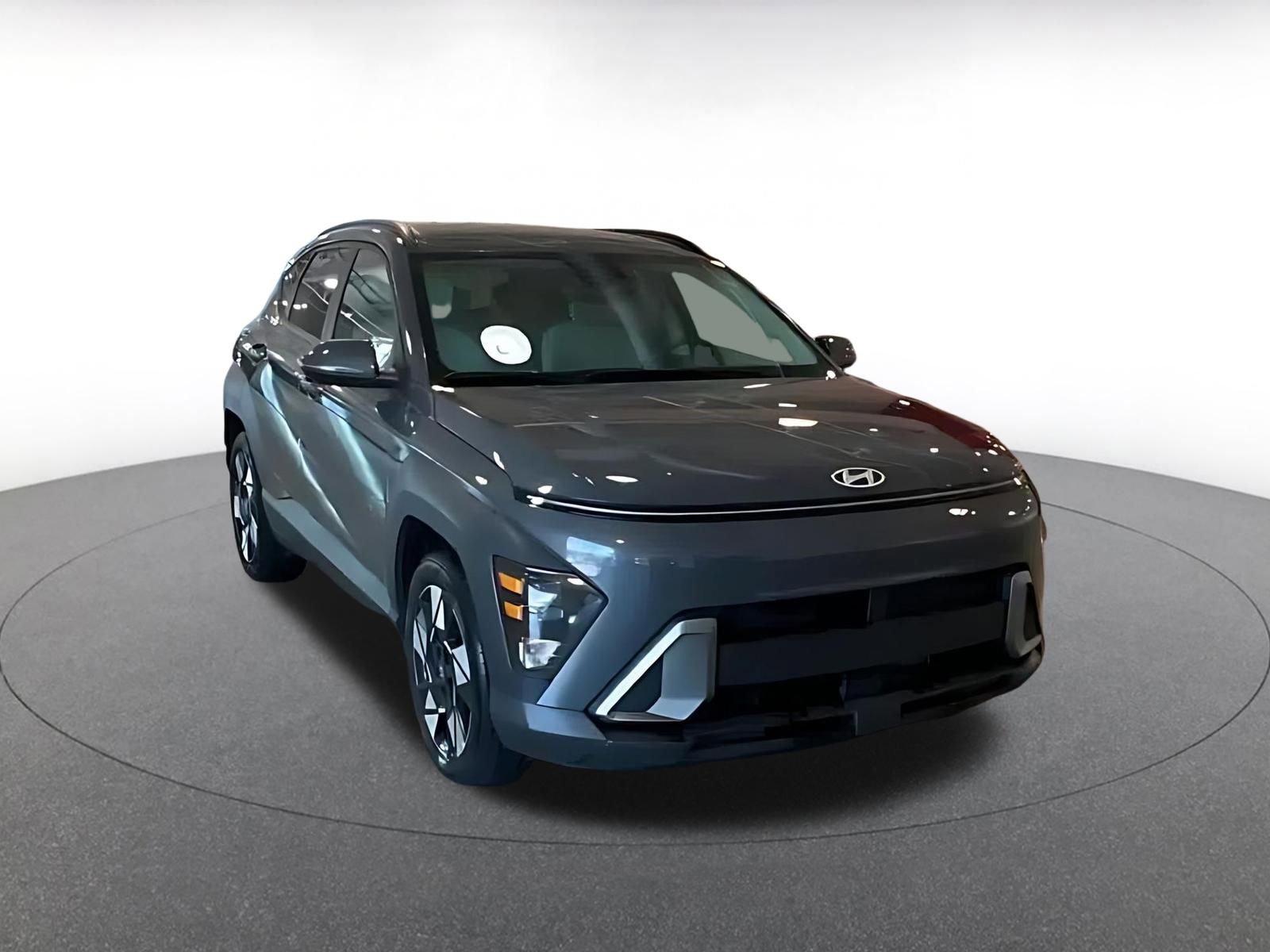 Used 2025 Hyundai Kona SEL FWD image 3