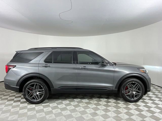 Used 2025 Ford Explorer ST-Line w/ Premium Package AWD/4WD image 4