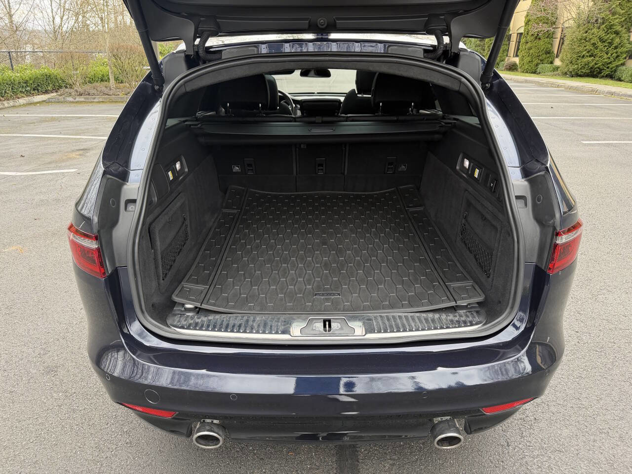 Used 2018 Jaguar XF S image 7