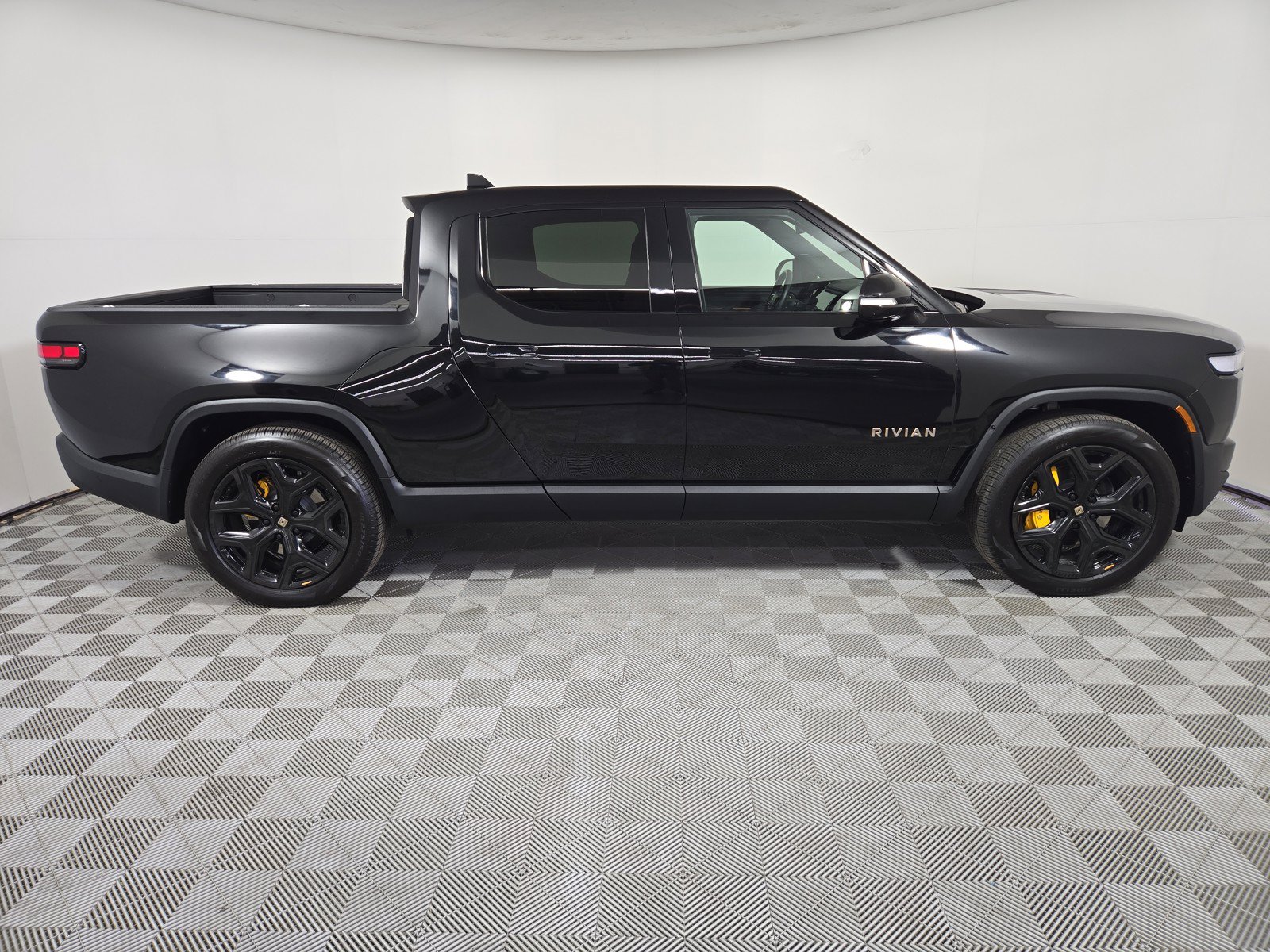 Used 2024 Rivian R1T Adventure AWD/4WD image 6
