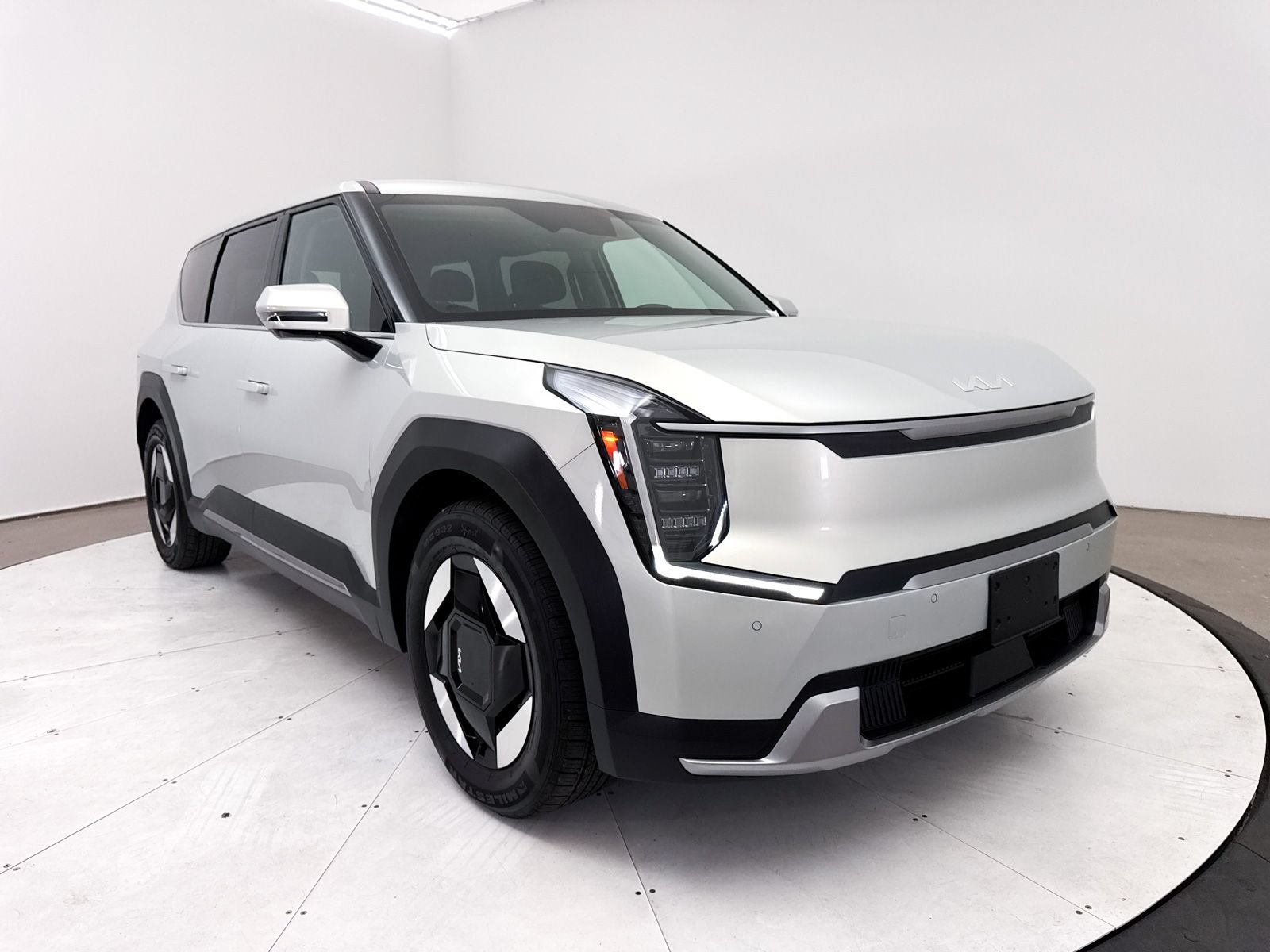 Certified 2024 Kia EV9 Light Long Range RWD image 13