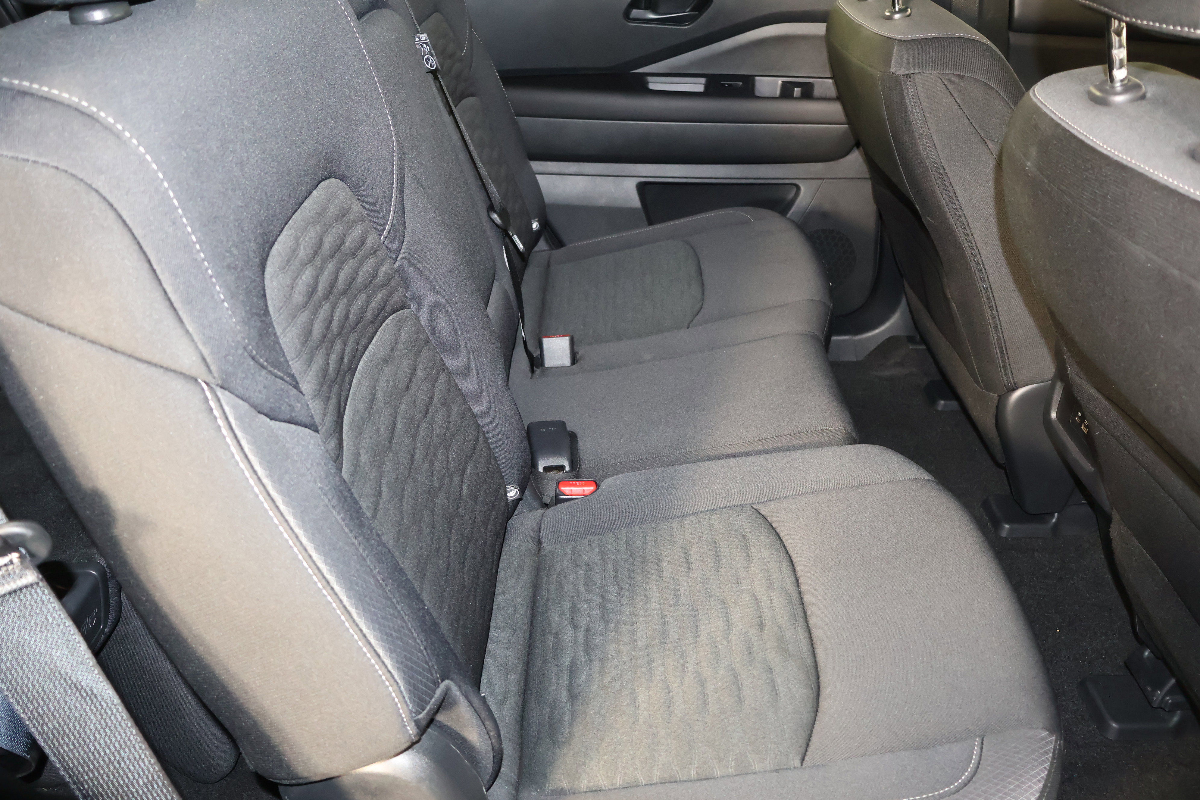 Used 2025 Nissan Pathfinder SV image 46