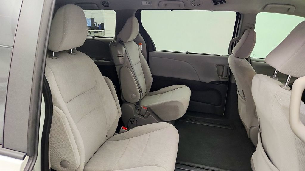 Used 2020 Toyota Sienna LE FWD image 22