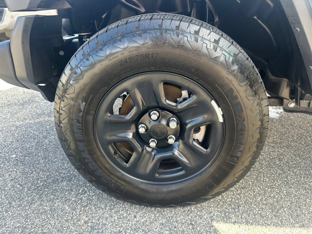 Used 2025 Jeep Wrangler Sport AWD/4WD image 32