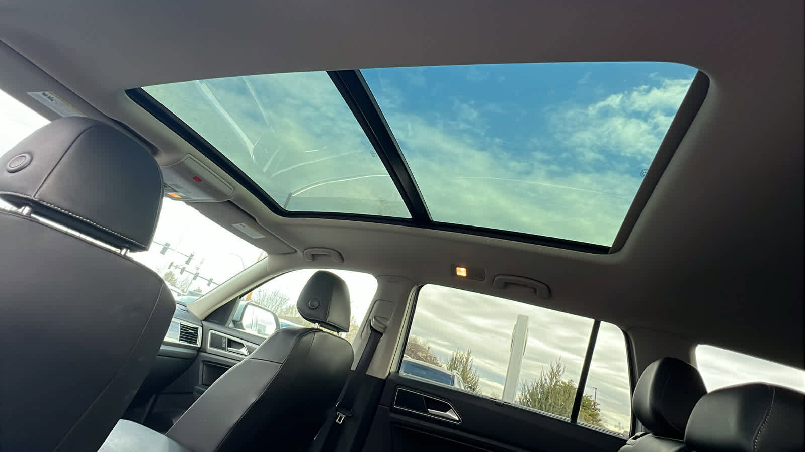 Used 2018 Volkswagen Atlas SEL image 31