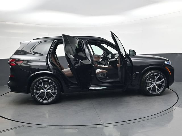 New 2026 BMW X5 xDrive50e w/ M Sport Package AWD/4WD image 34