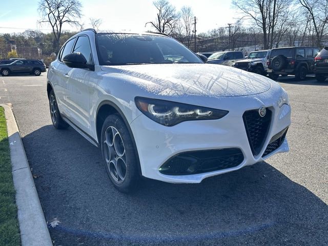 New 2026 Alfa Romeo Stelvio Sprint AWD/4WD image 2