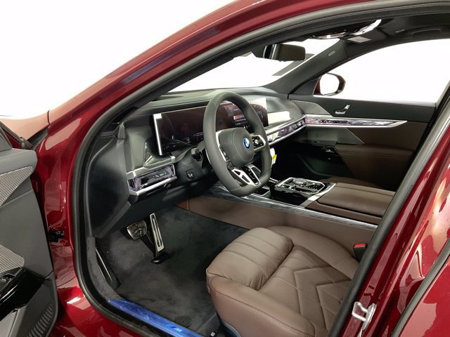 Used 2025 BMW 750e xDrive AWD/4WD image 32