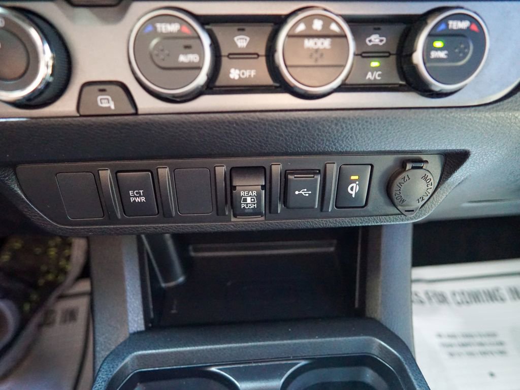 Used 2022 Toyota Tacoma TRD Off-Road AWD/4WD image 24